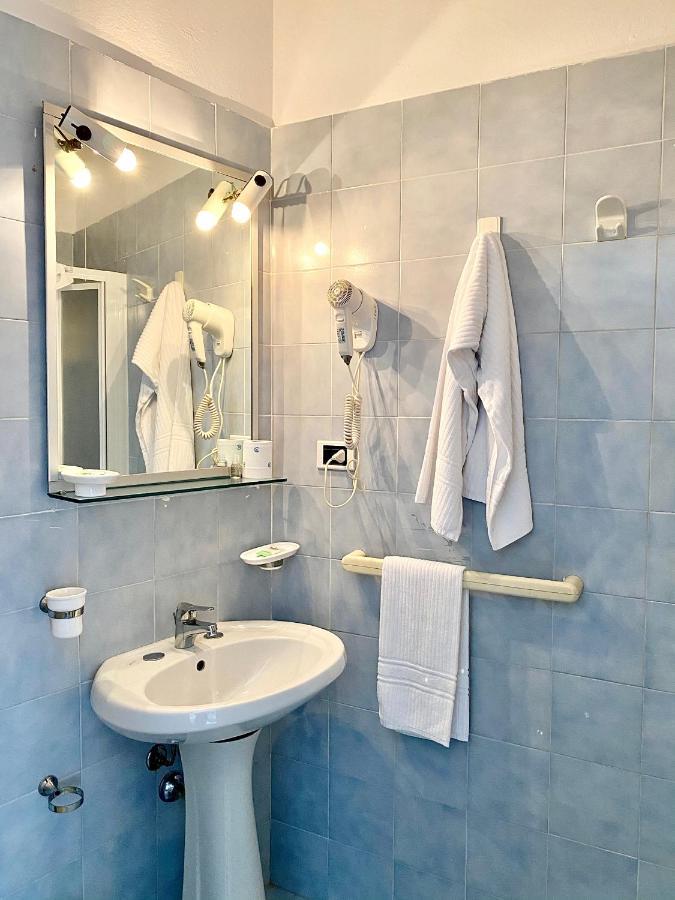 Il Romito Hotel Quercianella Eksteriør billede
