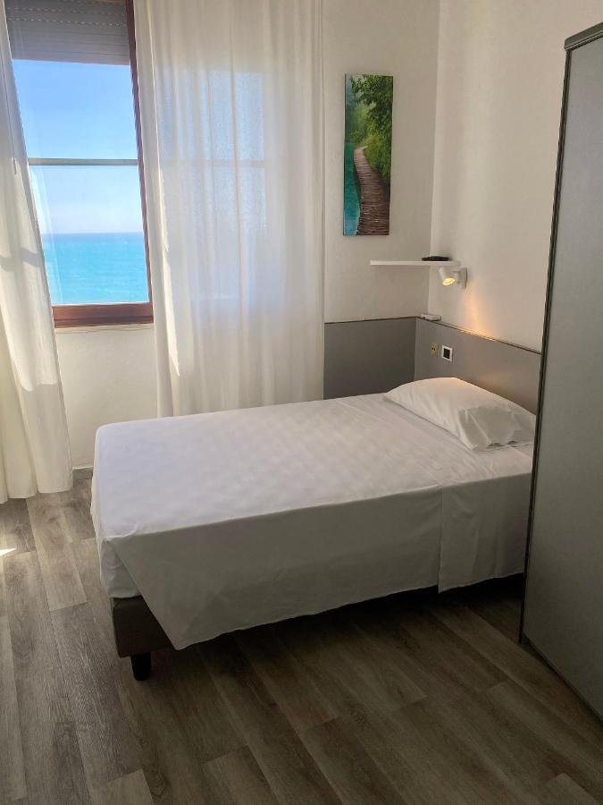 Il Romito Hotel Quercianella Eksteriør billede